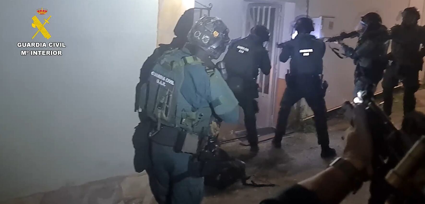 La Guardia Civil detiene a once líderes de un grupo paramilitar de ideología nazi