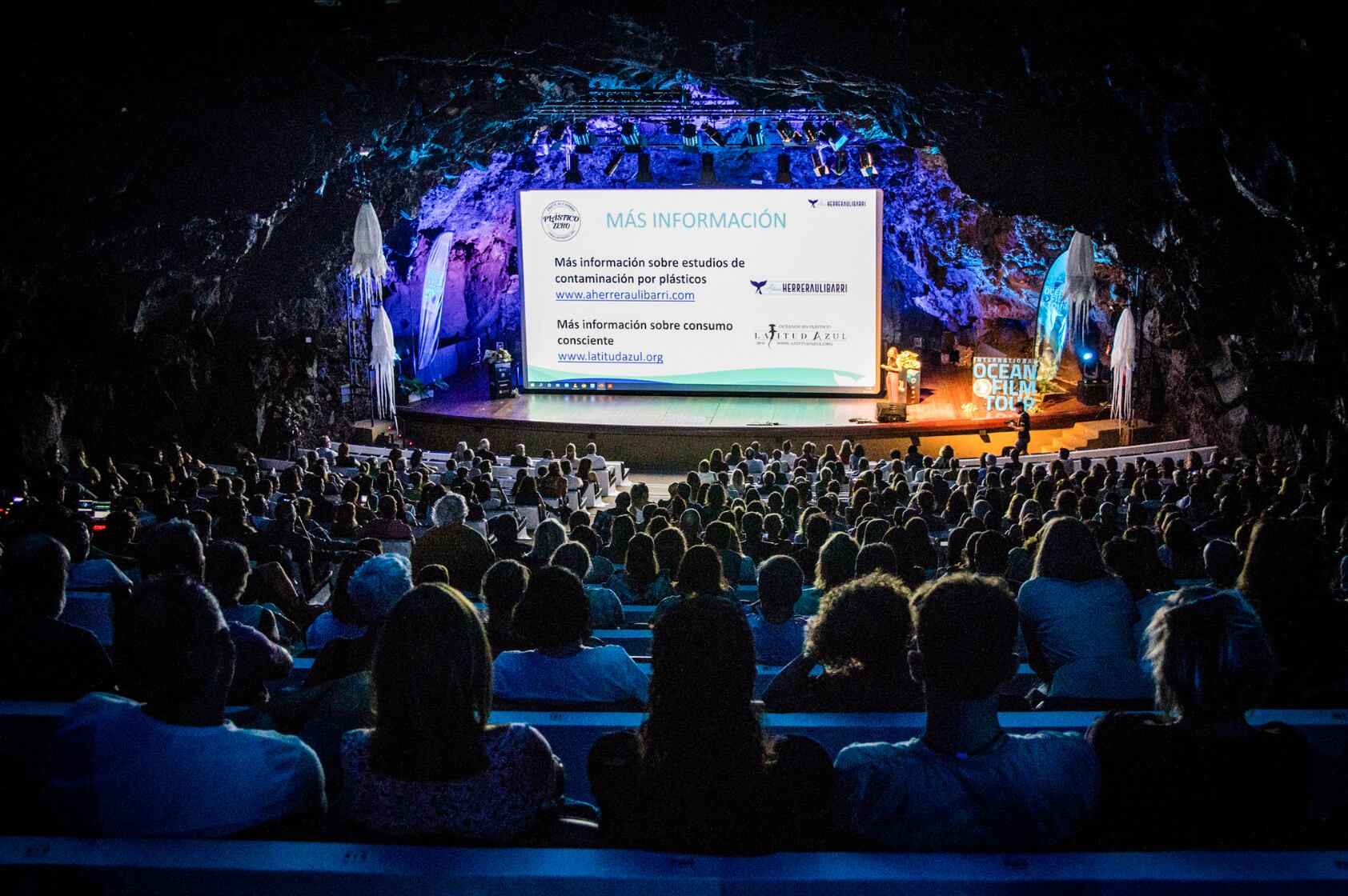 Proyección en Jameos del Agua.