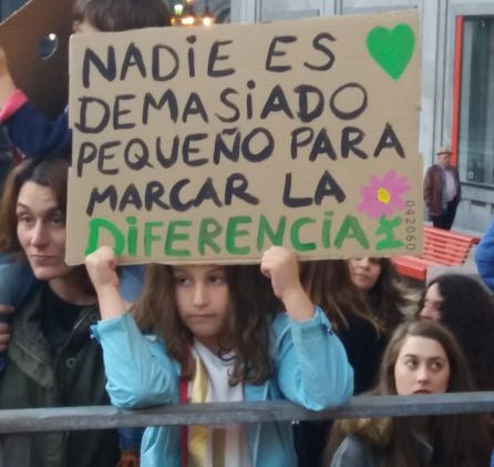 Reclaman medidas contra el cambio climático porque &quot;les están robando el futuro&quot;, convocados por el movimiento juvenil internacional Fridays for future en Asturias.