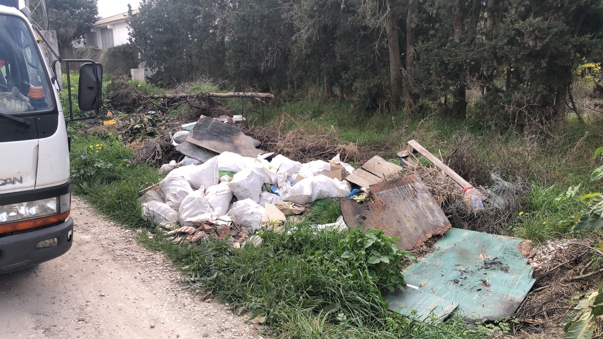 Labores de limpieza en Los Barrios