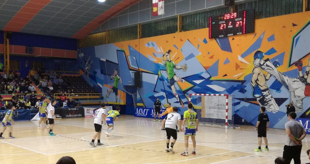 Petter logra desde los siete metros el último gol del partido