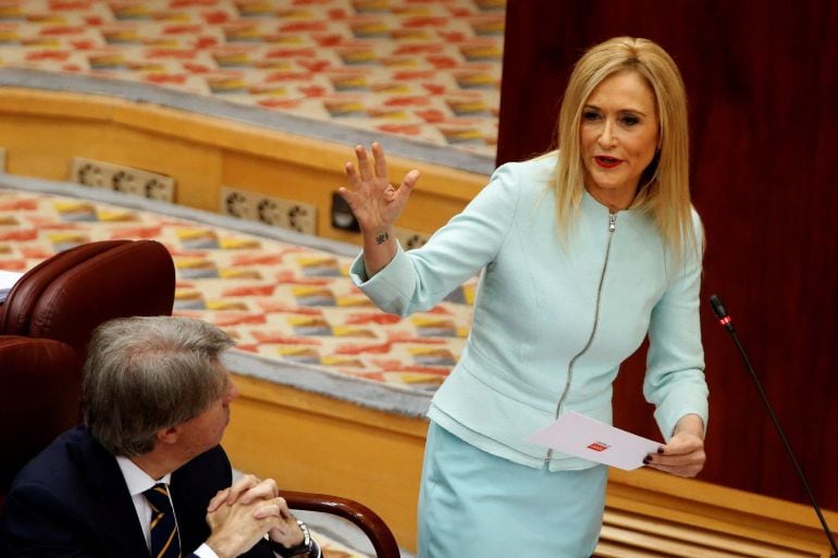 La presidenta de la Comunidad de Madrid, Cristina Cifuentes, durante su intervención en el pleno de la Asamblea regional