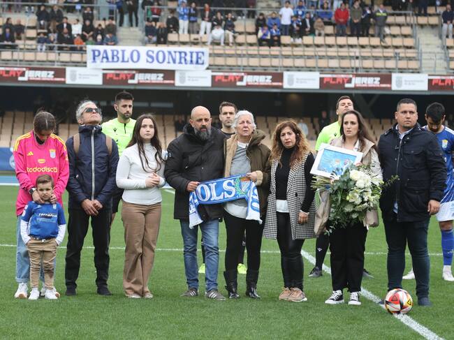 Homenaje antes de empazar el partido a Fabio Padillo