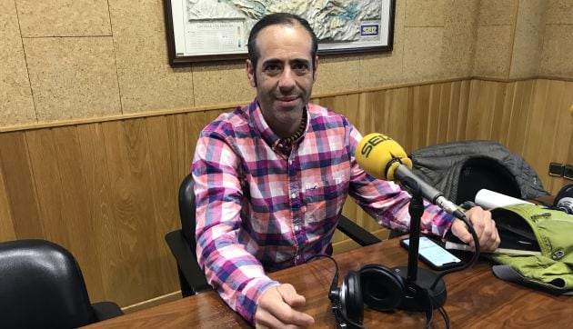 Pedro Cifuentes en los estudios de SER Cuenca.