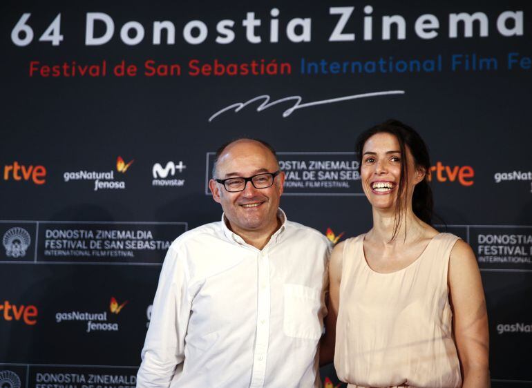 El director del Festival Internacional de Cine de San Sebastián, José Luis Rebordinos, y la responsable de Comunicación, Ruth Pérez de Anucita, durante la presentación oficial de la 64 edición