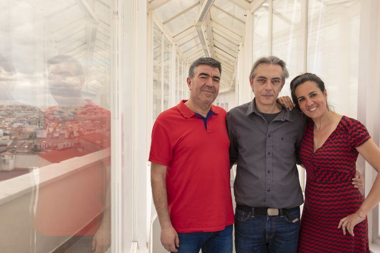 Julian Herraiz, Javier Olmedo y Elena Jiménez en la galeria de Radio Madrid