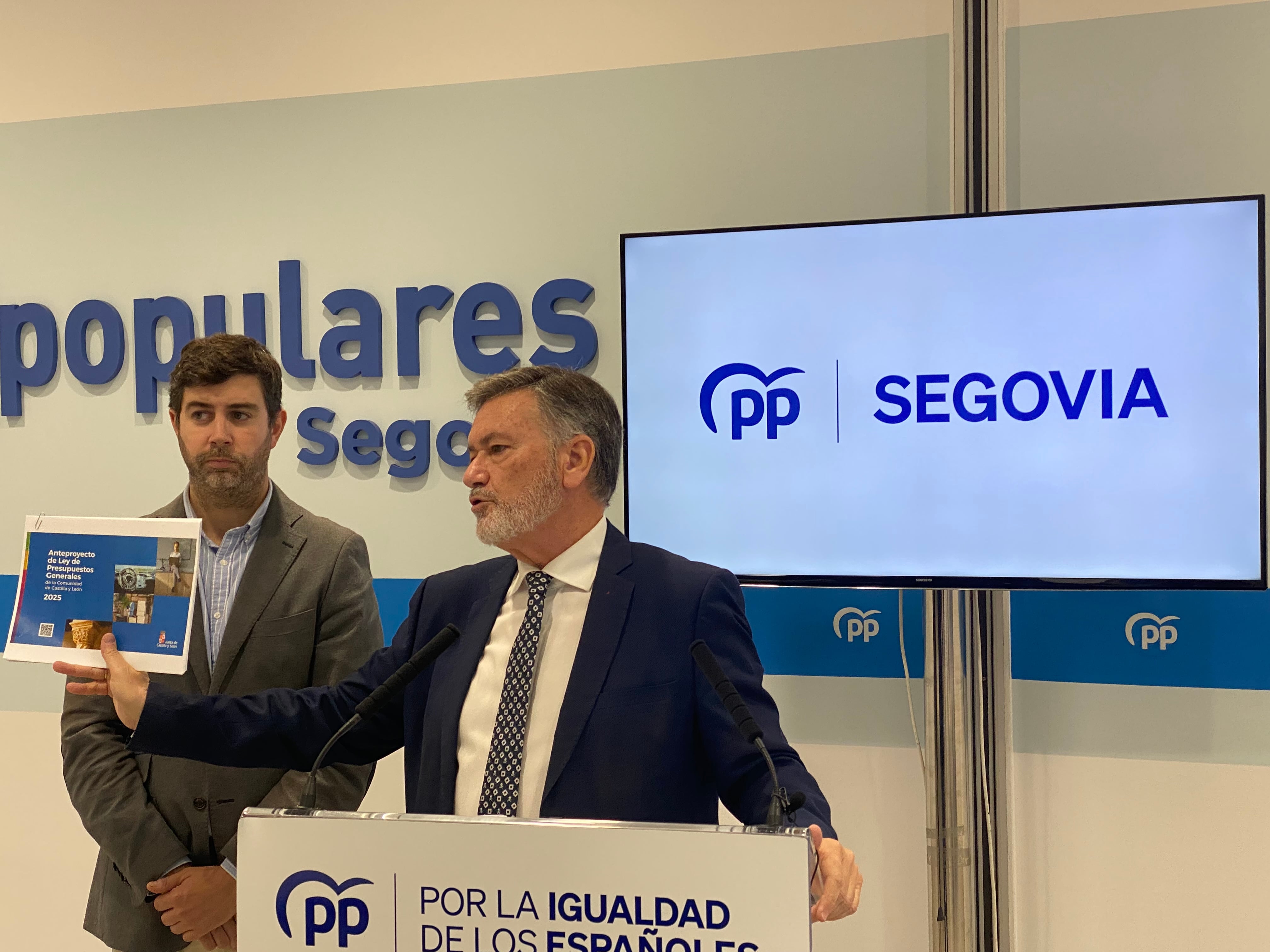 Francisco Vázquez, procurador del PP por Segovia presenta el anteproyecto de presupuestos de Mañueco para el 2025