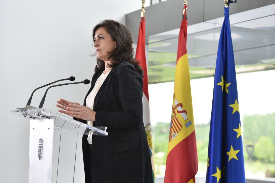 Concha Andreu, al término de la reunión sobre el acuerdo de reconstrucción económica y social.