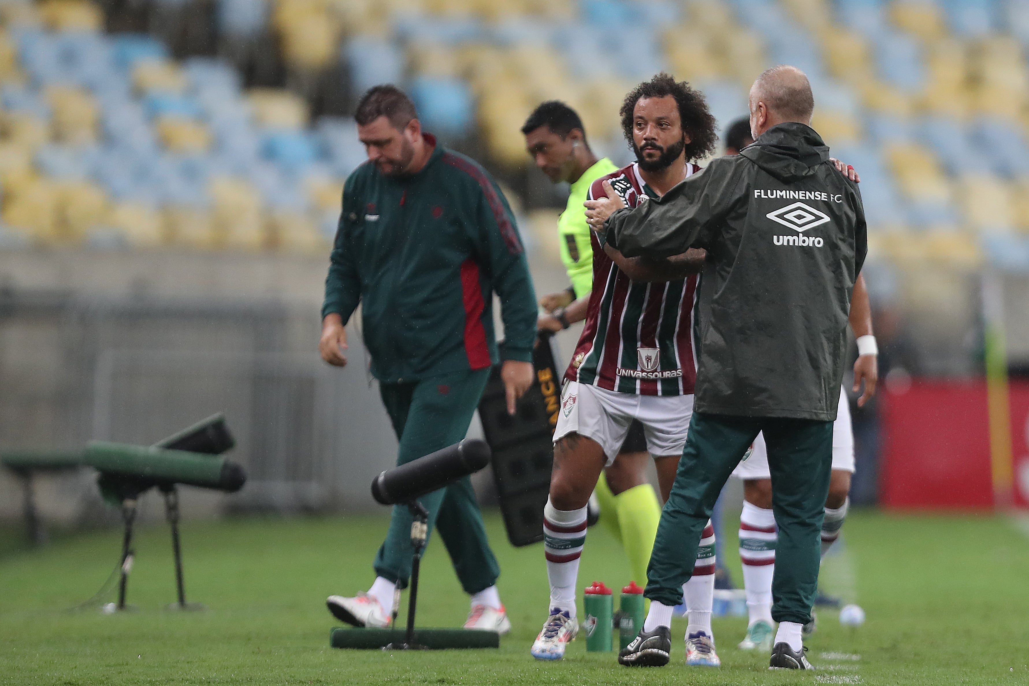 Marcelo saluda a Mano Menezes, técnico del Fluminense