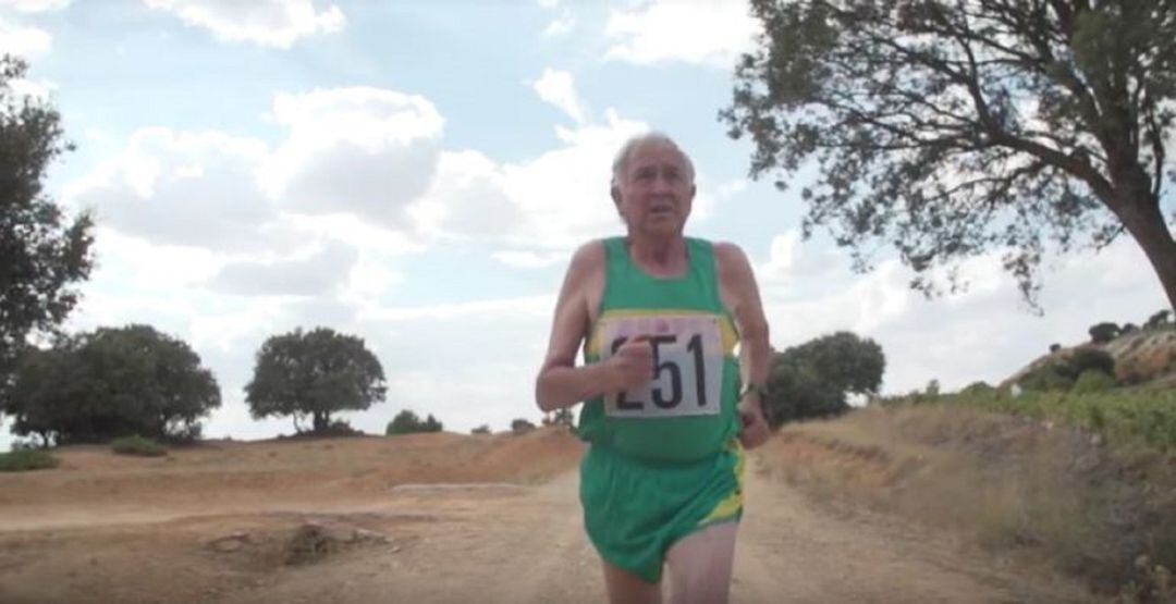 Santiago Manguán (77 años) fue imagen del Cross de Atapuerca hace unas temporadas.