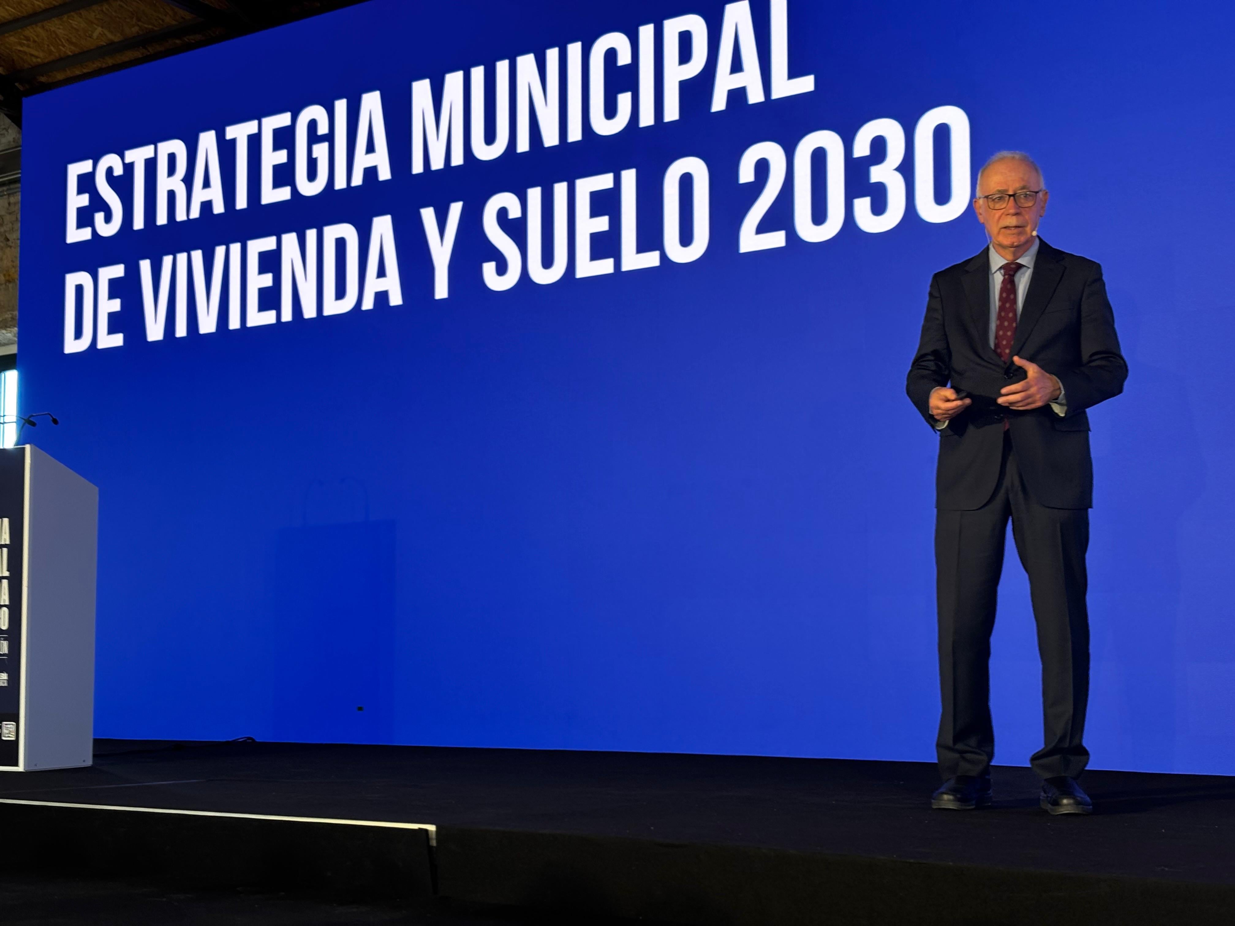 El concejal de Planificación Urbanística, Huerta y Medio Ambiente, Antonio Navarro, ha presentado la Estrategia Municipal de Vivienda y Suelo 2030