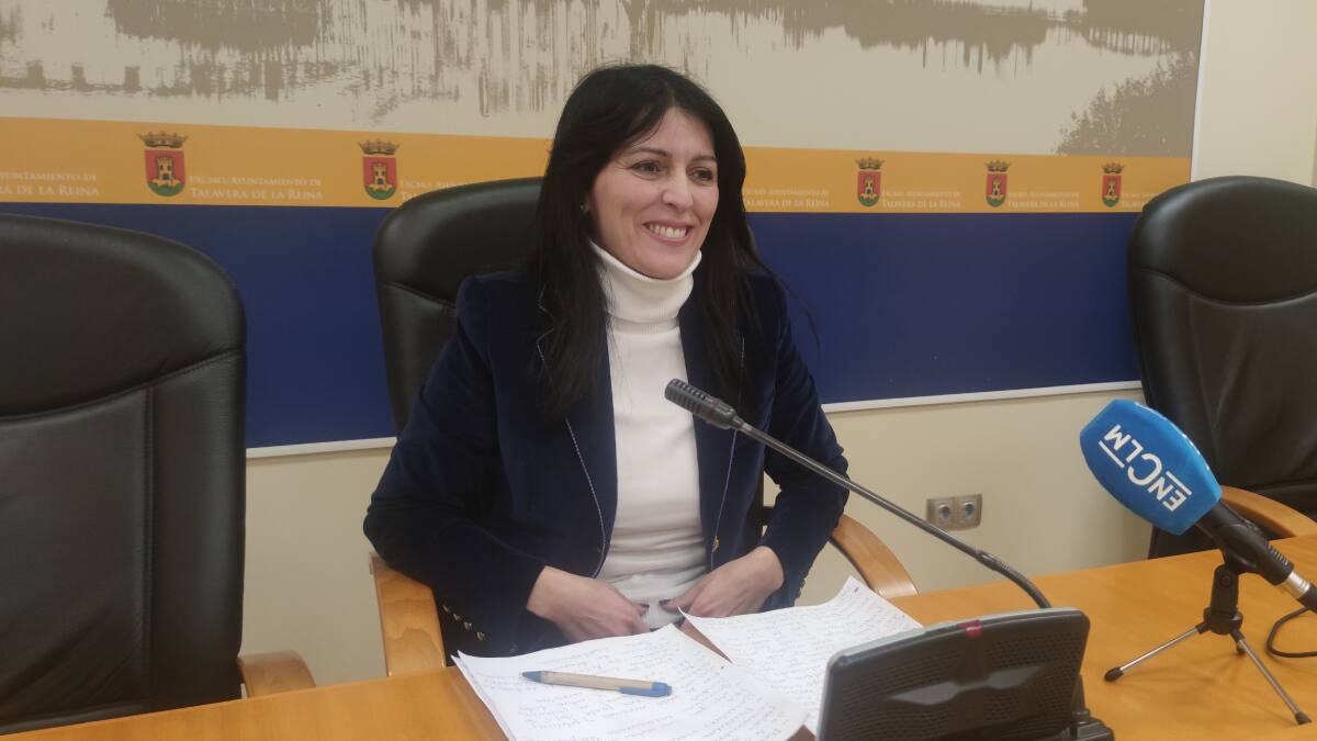 Nuria Sánchez explica el contenido de las ayudas