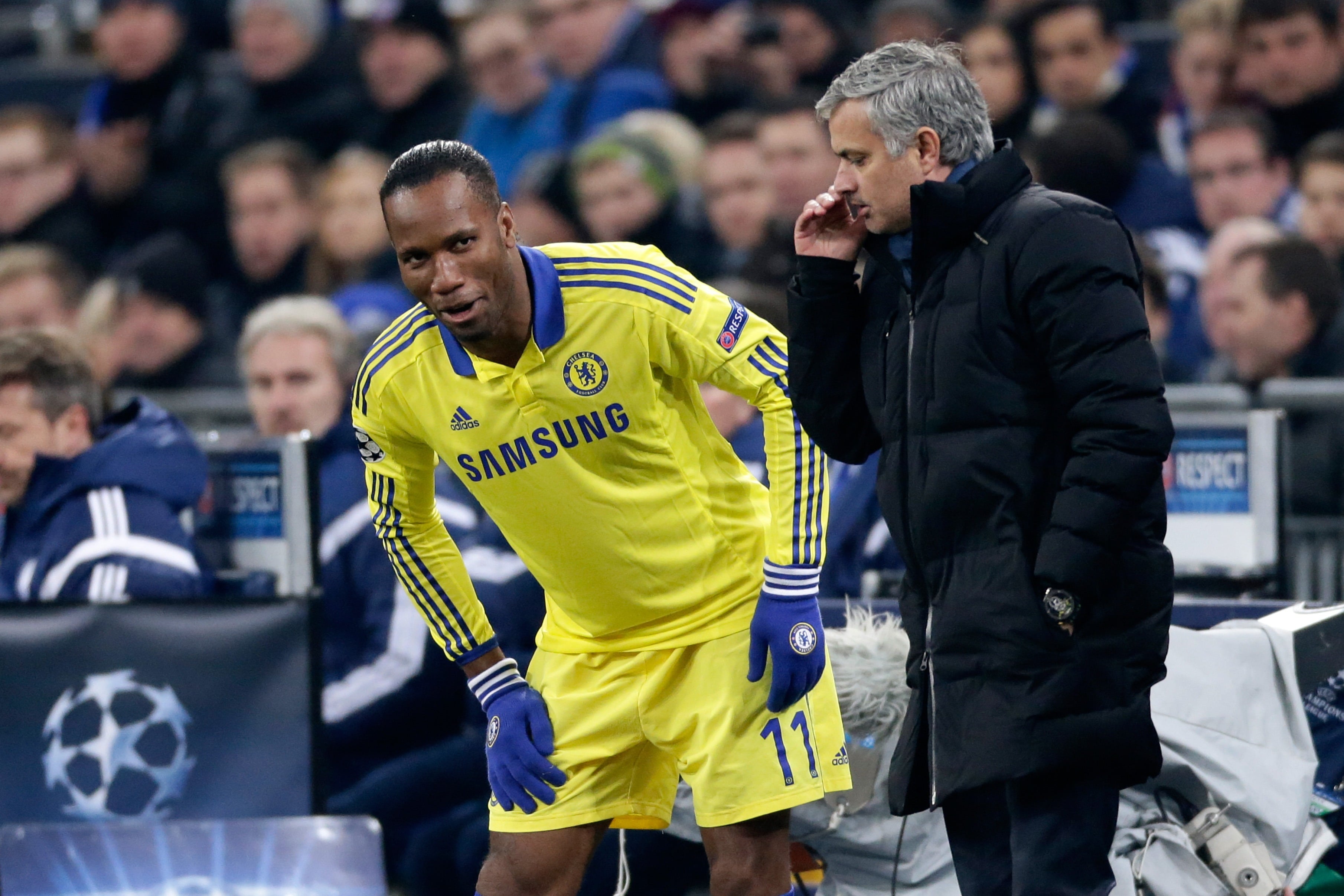 Didier Drogba, junto a José Mourinho, durante un partido de Champions League con el Chelsea