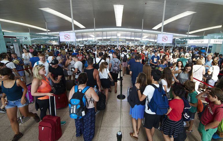 La situación en los accesos de seguridad del Aeropuerto de Barcelona