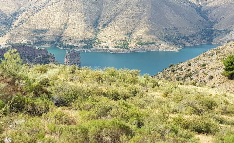 El embalse de Canales casi lleno este mes de agosto de 2018