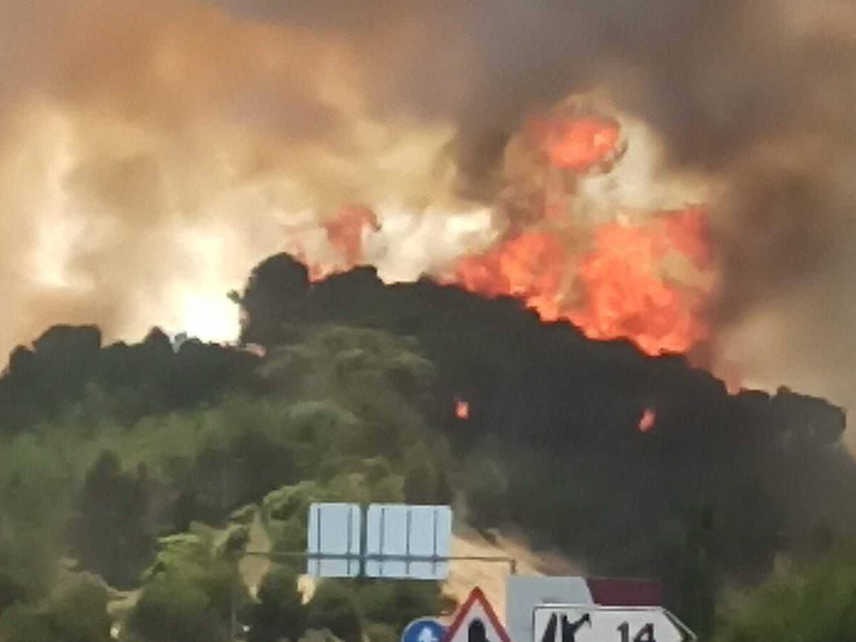 Pendientes de los incendios en Navarra que obligan al desalojo de varias localidades