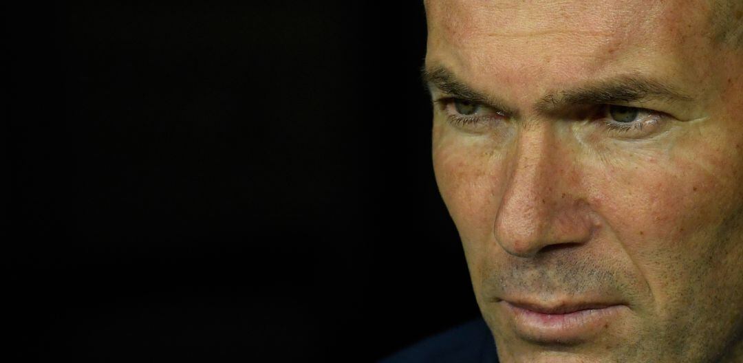 Zinedine Zidane, durante un encuentro de la presente temporada en el banquillo