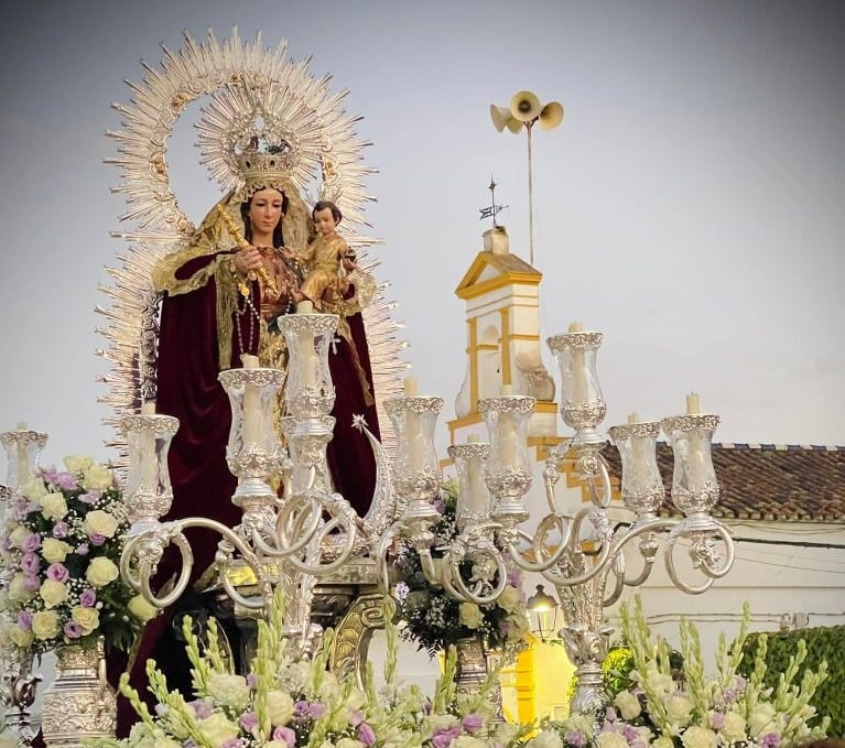 La Virgen del Rosario de Las Pajanosas en una de sus últimas salidas procesionales