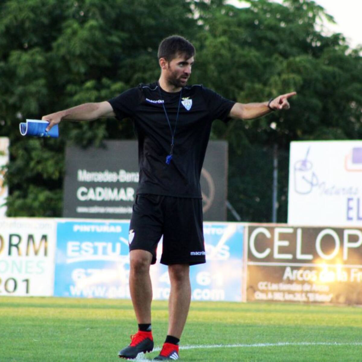 Alberto Vázquez, cesado como entrenador del Arcos CF