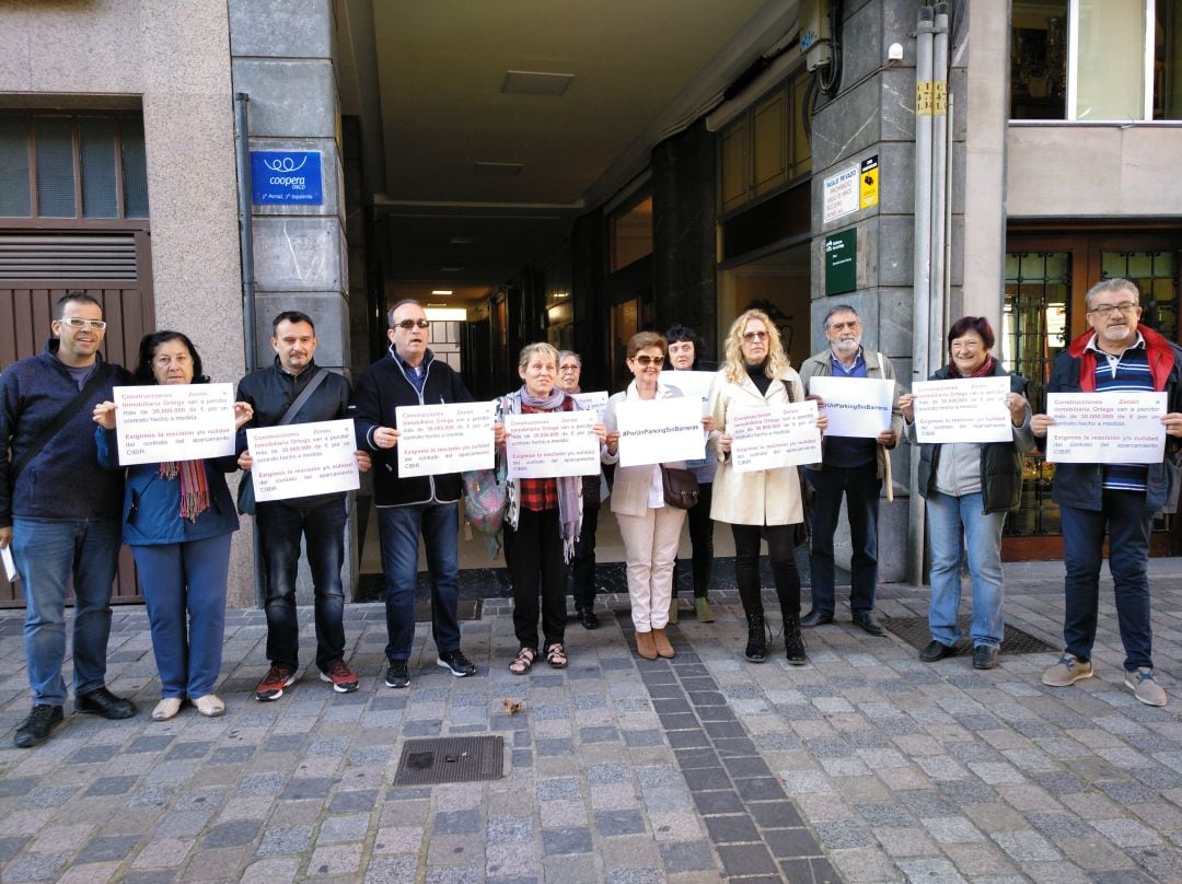 Representantes de la Plataforma del parking ante la consejería de Salud