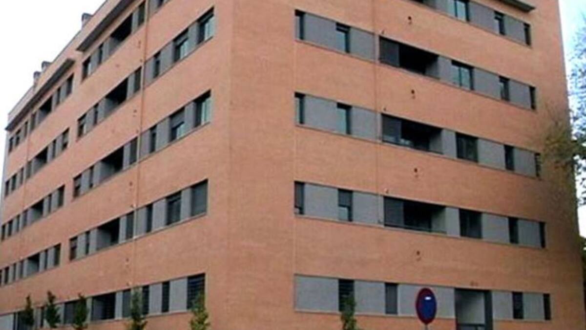 Carlos Enjuto, portavoz adjunto de Podemos, repasa la moción sobre las viviendas vacías