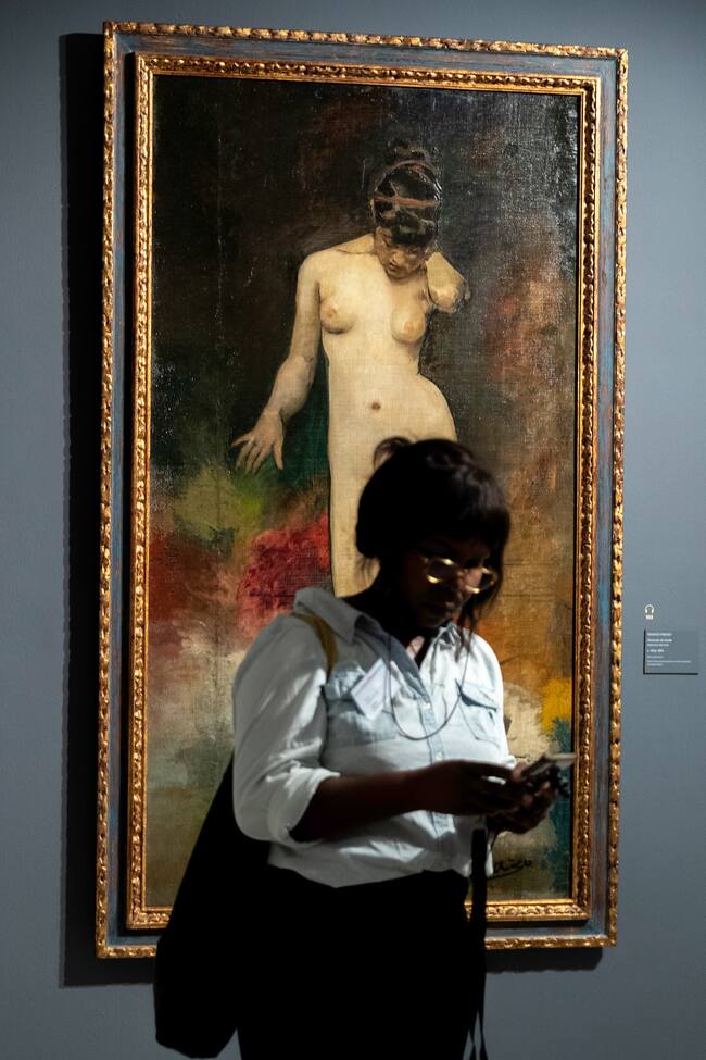 GRAFAND3737. MÁLAGA, 07/10/2024.- Vista de la obra "Desnudo de Frente" 1879-1880, de Ignacio Pinazo, perteneciente a la exposición "Desnudos. Cuerpos normativos e insurrectos en el arte español (1870-1970)", que se ha presentado este lunes en el Museo Carmen Thyssen Málaga, con casi noventa obras que presentan el desnudo como materia de experimentación para la implantación de la modernidad y la vanguardia en el arte de nuestro país. EFE/Jorge Zapata.