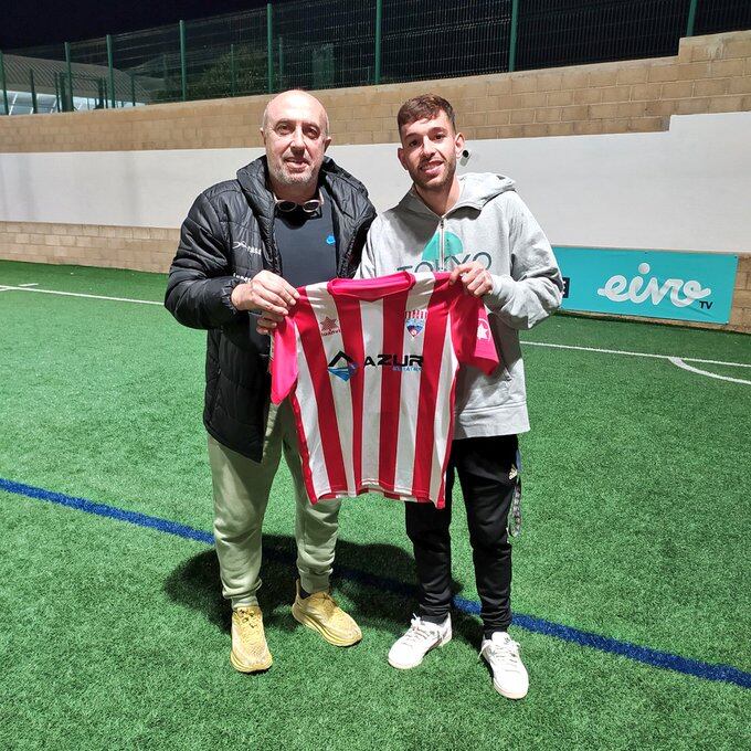 El darrer fitxatge del Mercadal, Joan Coll, ja va tenir uns minuts davant del Binissalem i podria tenir continuitat  al camp de l&#039;Arenal.