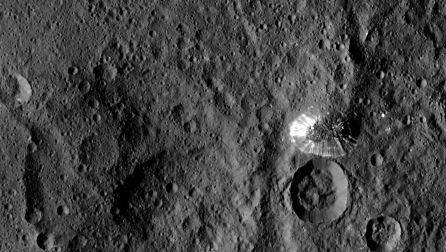 Superficie del planeta Ceres capatada por la NASA.