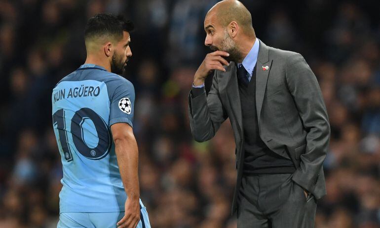 Agüero y Guardiola, en la victoria del City ante el Barcelona en la jornada 4 de la fase de grupos de la Champions League.