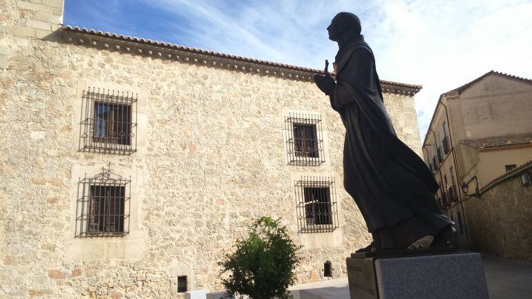 Escultura de San Juan de la Cruz en Ávila