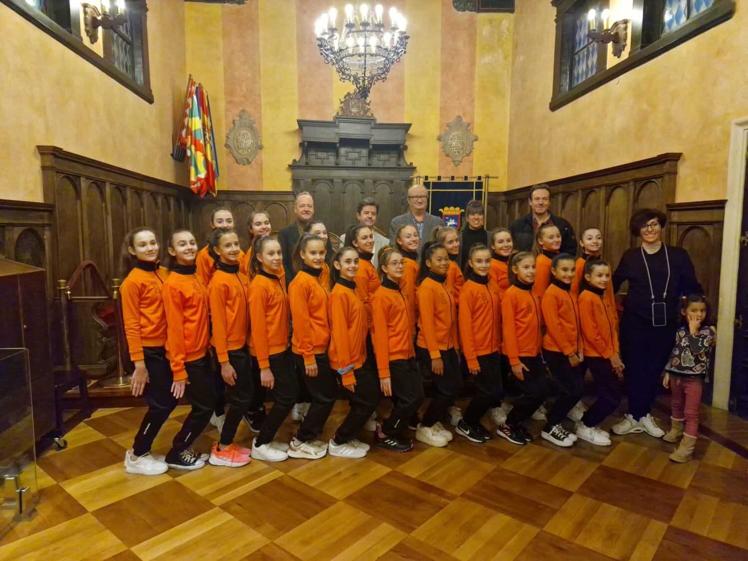 Recepción al Club 90 en el Ayuntamiento de Huesca