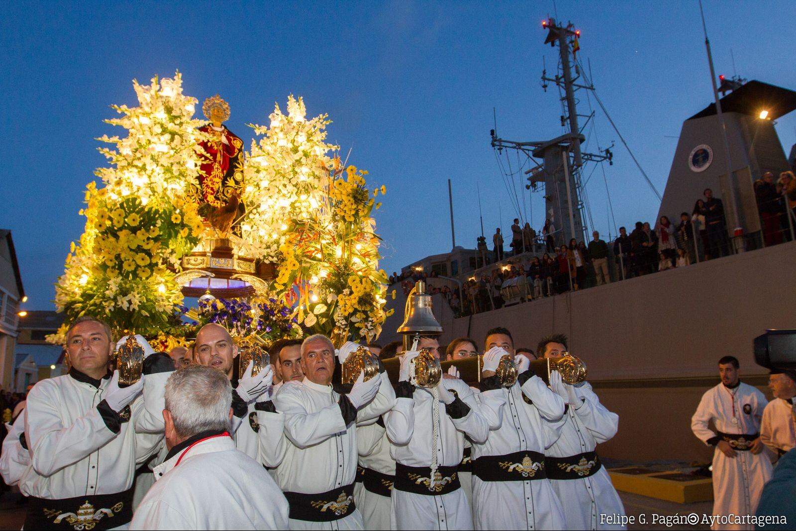 San Pedro a su salida por el Arsenal de Cartagena