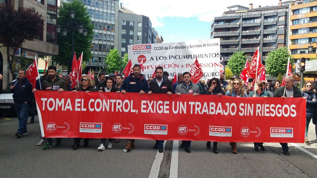 CCOO y UGT se manifiestan en Oviedo como motivo de la celebración del Día de la Seguridad y Salud Laboral. 