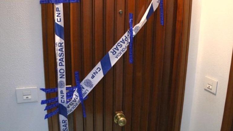 La Policía Nacional no halló signos de violencia alguna en el interior del domicilio por lo que cree que el ataque se produjo por sorpresa