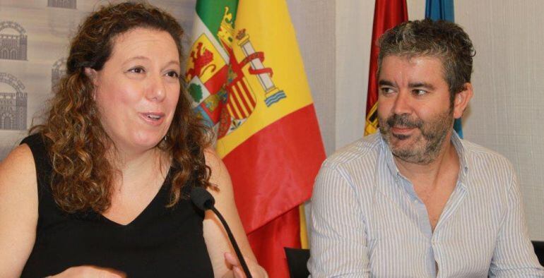 Carmen Yañez portavoz del gobierno municipal y Felix Palma delegado de Policía Local