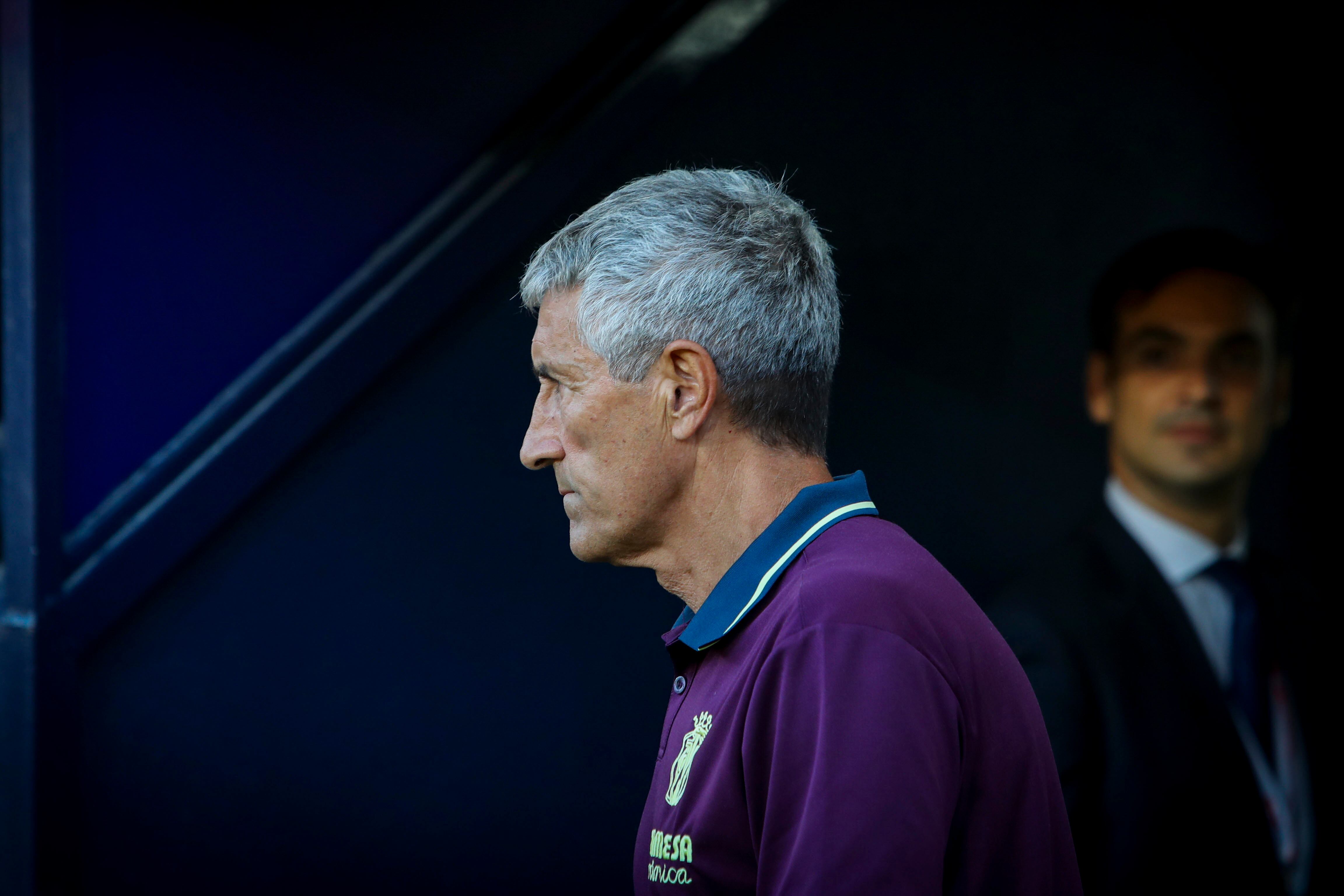 CÁDIZ, 01/09/2023.- El entrenador del Villarreal CF, Quique Setién, durante el partido de LaLiga EA Sports que enfrenta al Cádiz CF y al Villarreal CF hoy viernes en el estadio Nuevo Mirandilla (Cádiz). EFE/Román Ríos
