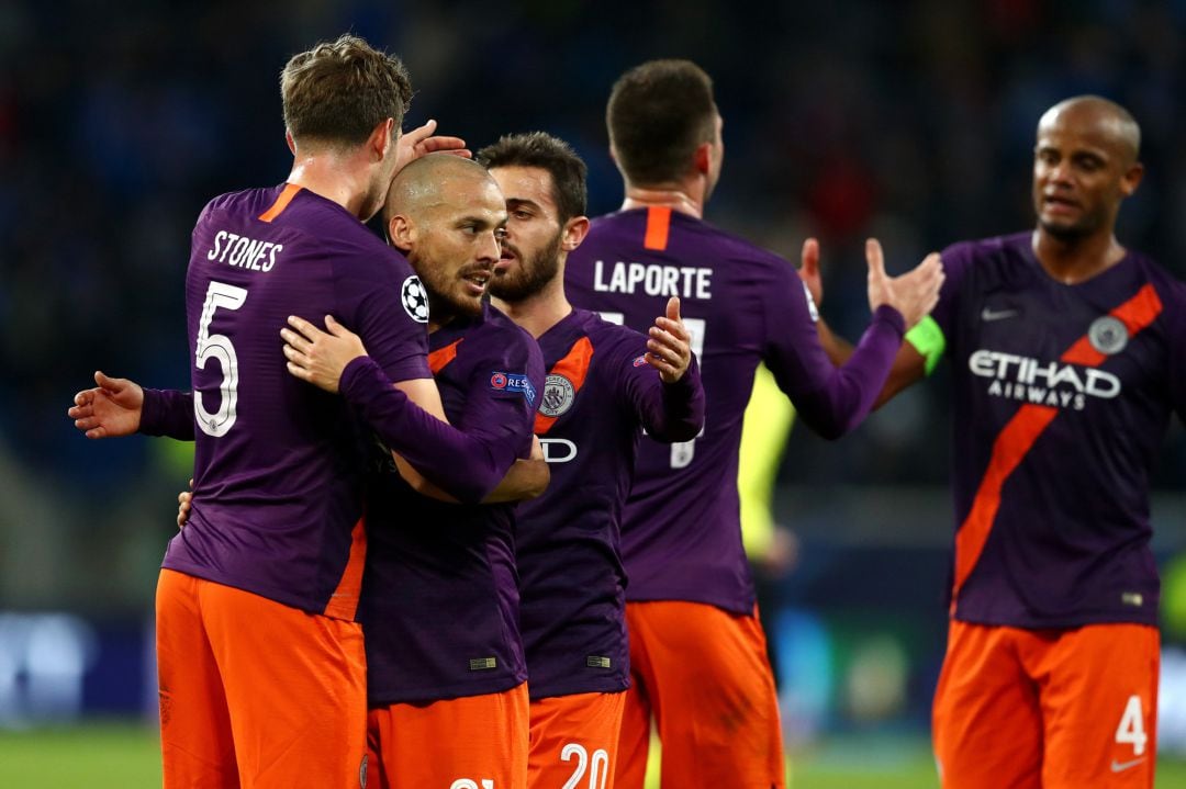 David Silva celebra con sus compañeros el gol en Alemania 