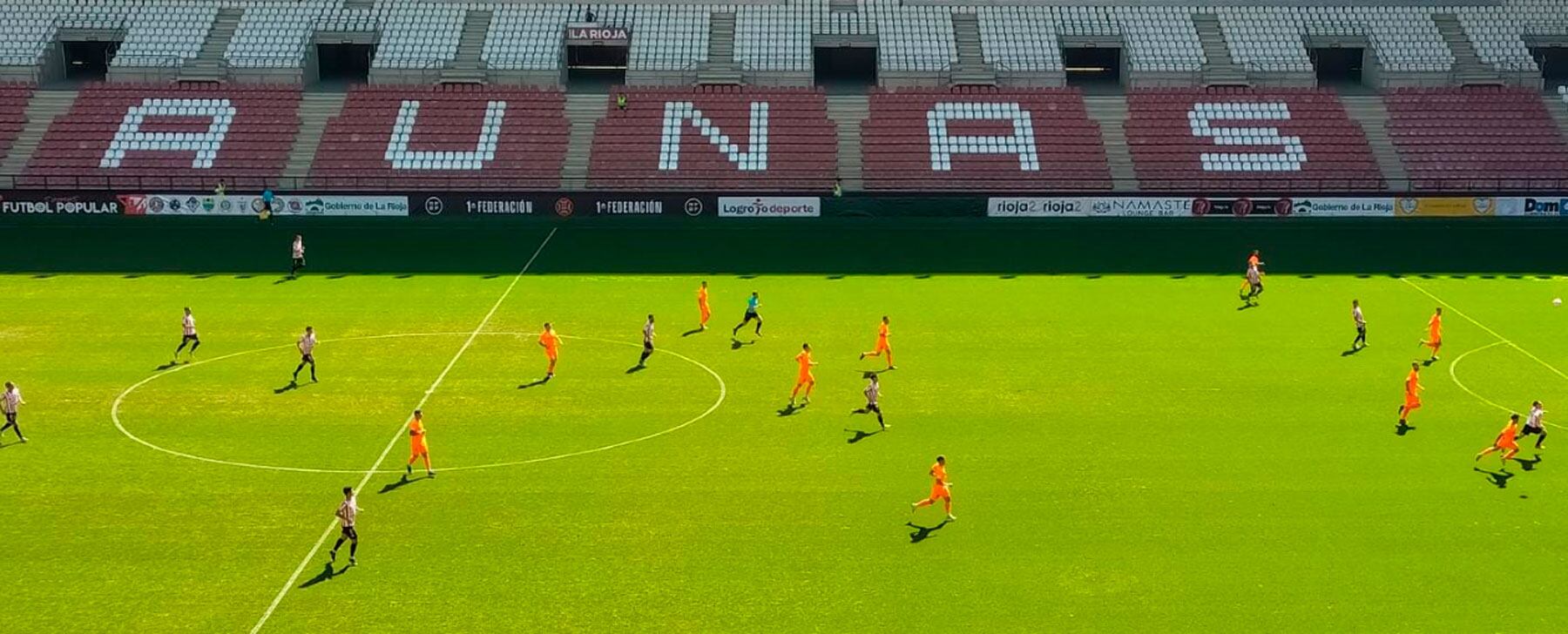 Imagen del partido del Alcoyano en Las Gaunas contra la SD Logroñés desde la cabina de transmisión de Radio Alcoy