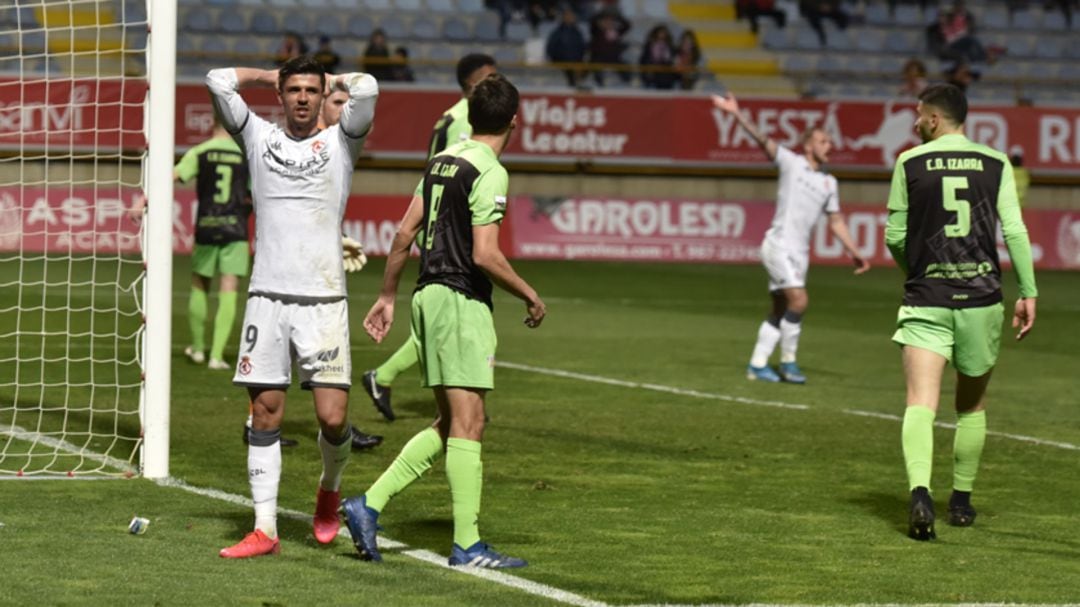 Héctor se lamenta en el último partido que albergó el Reino de León