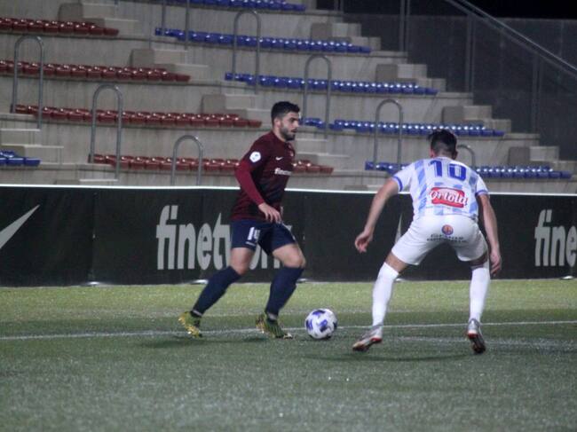 Mario Uclés abrió el camino de la victoria del Eldense