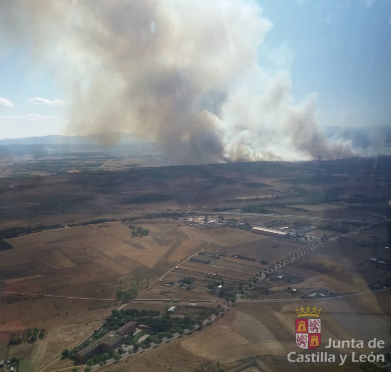 Rebajan a nivel 1 la alerta del incendio de Castrillo de los Polvazares