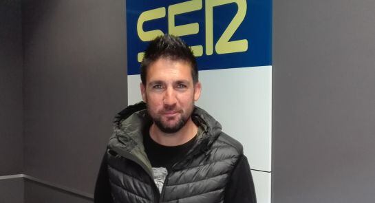 Raúl López als estudis de SER Tarragona.