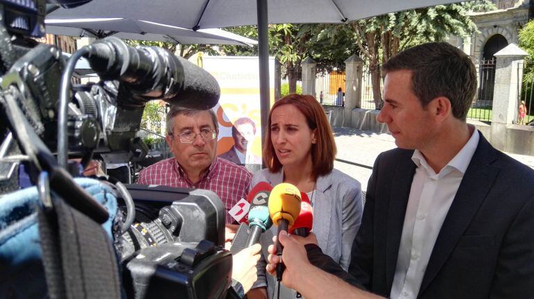 Vicente y Garzón comparecen ante los medios de comunicación