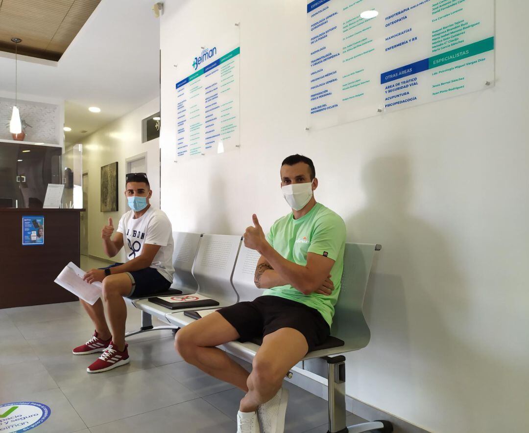 Jugadores del Xerez DFC en la clínica Beiman