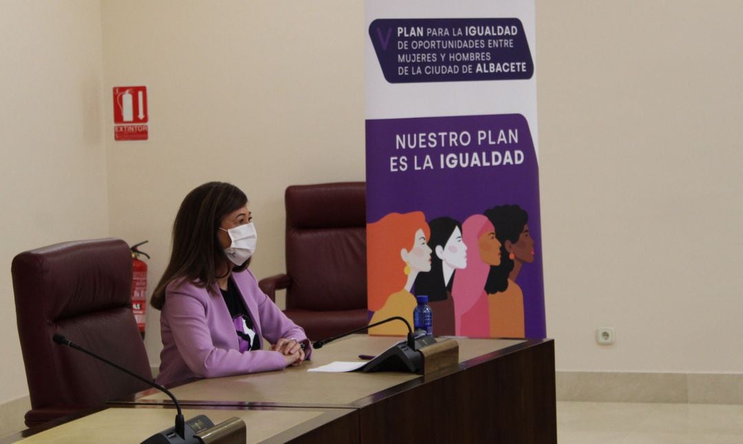 Pilar Callado, directora del Instituto de la Mujer, en la firma del V Plan de Igualdad del Ayuntamiento de Albacete. 