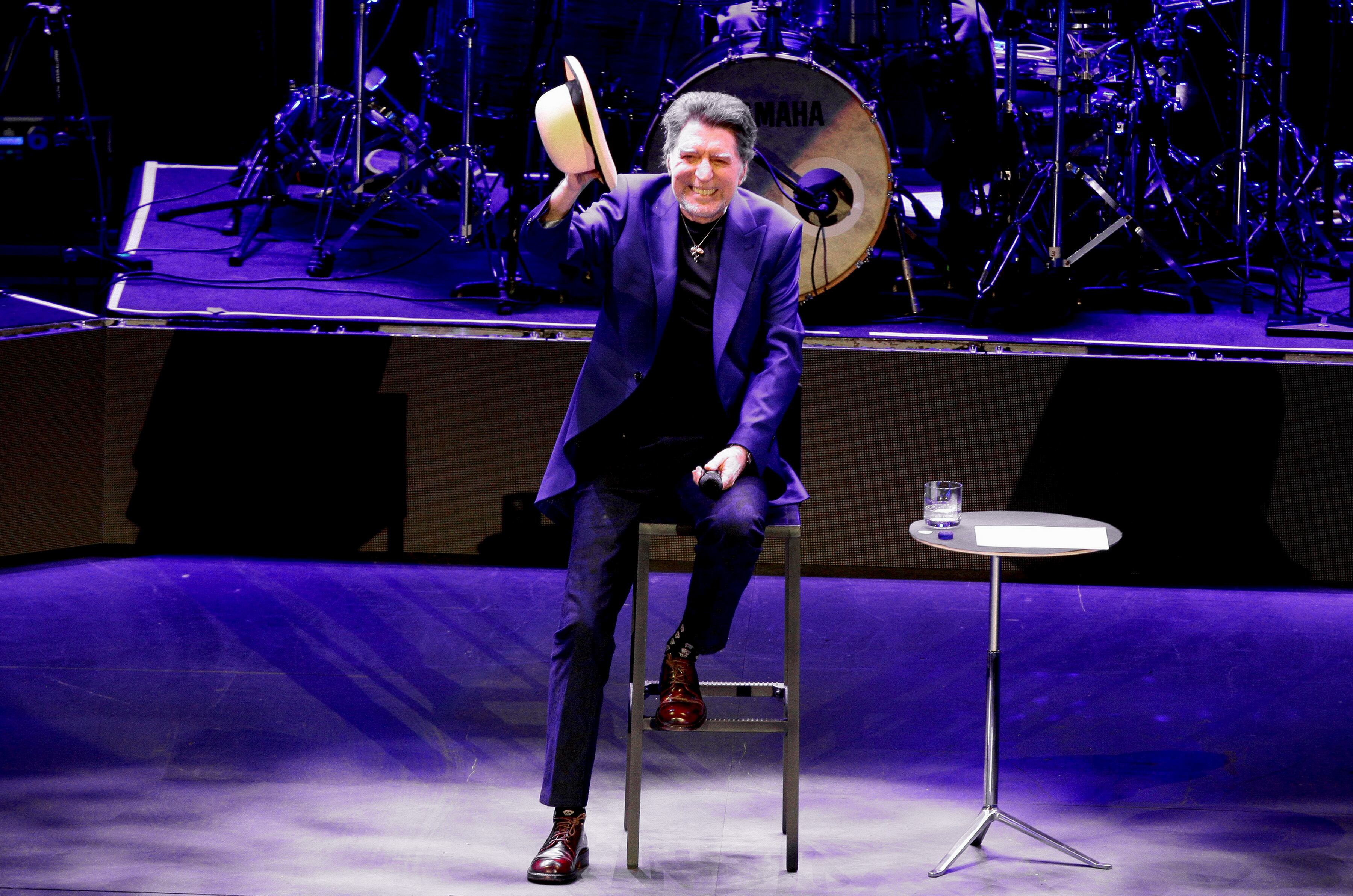 Joaquín Sabina actúa con su gira 'Hola y adiós' en el Auditorio Nacional de Ciudad de México.