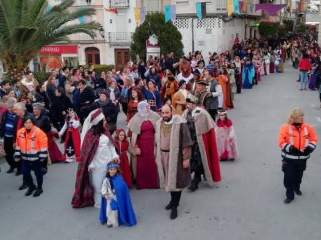 Momento en el que la 'Comitiva de la Embajada' llega a la Plaza de España