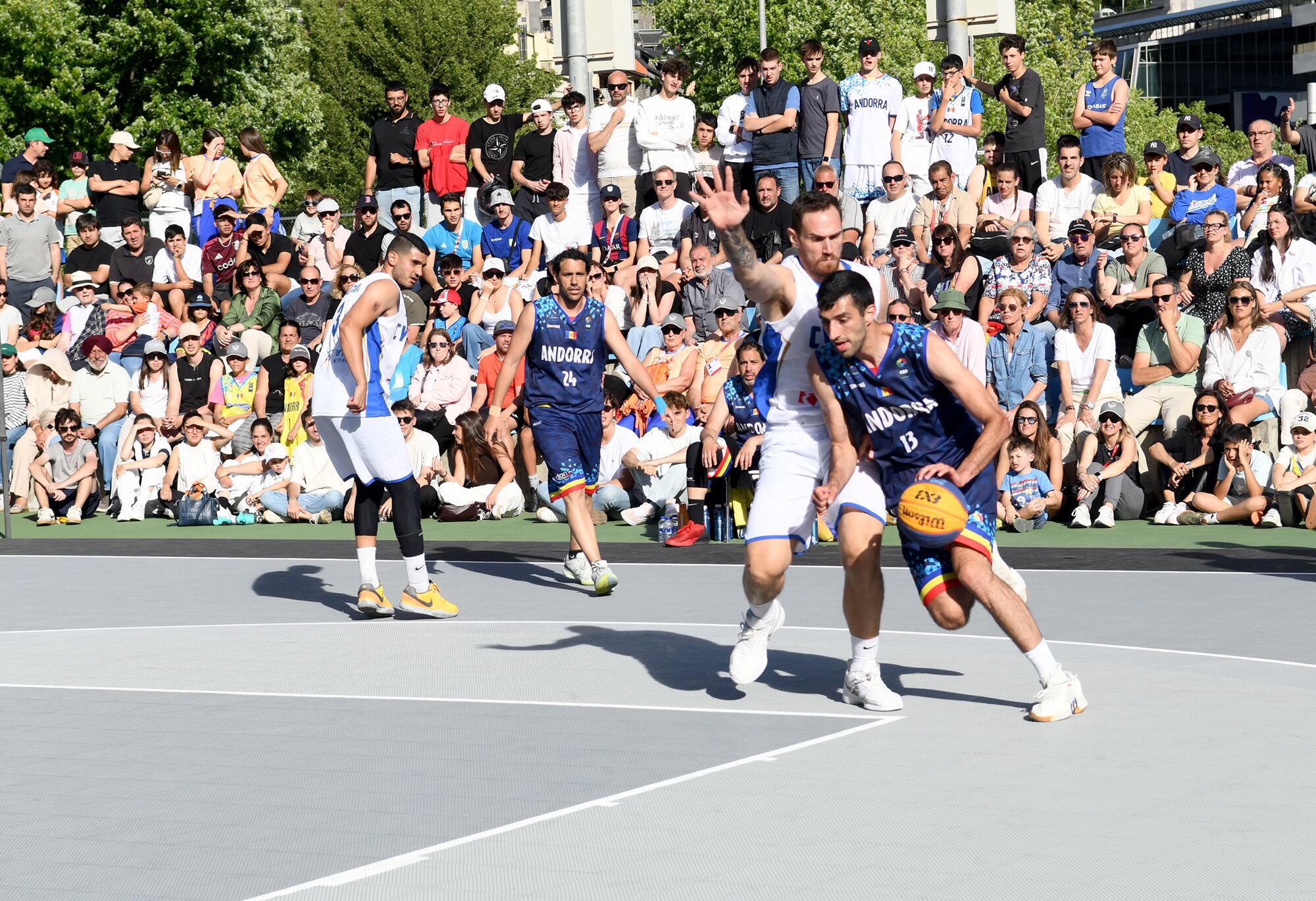 L'equip de bàsquet masculí 3x3 disputant la final al Prat del Roure davant Xipre