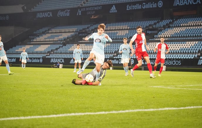 Penalti cometido por Pol Tristán