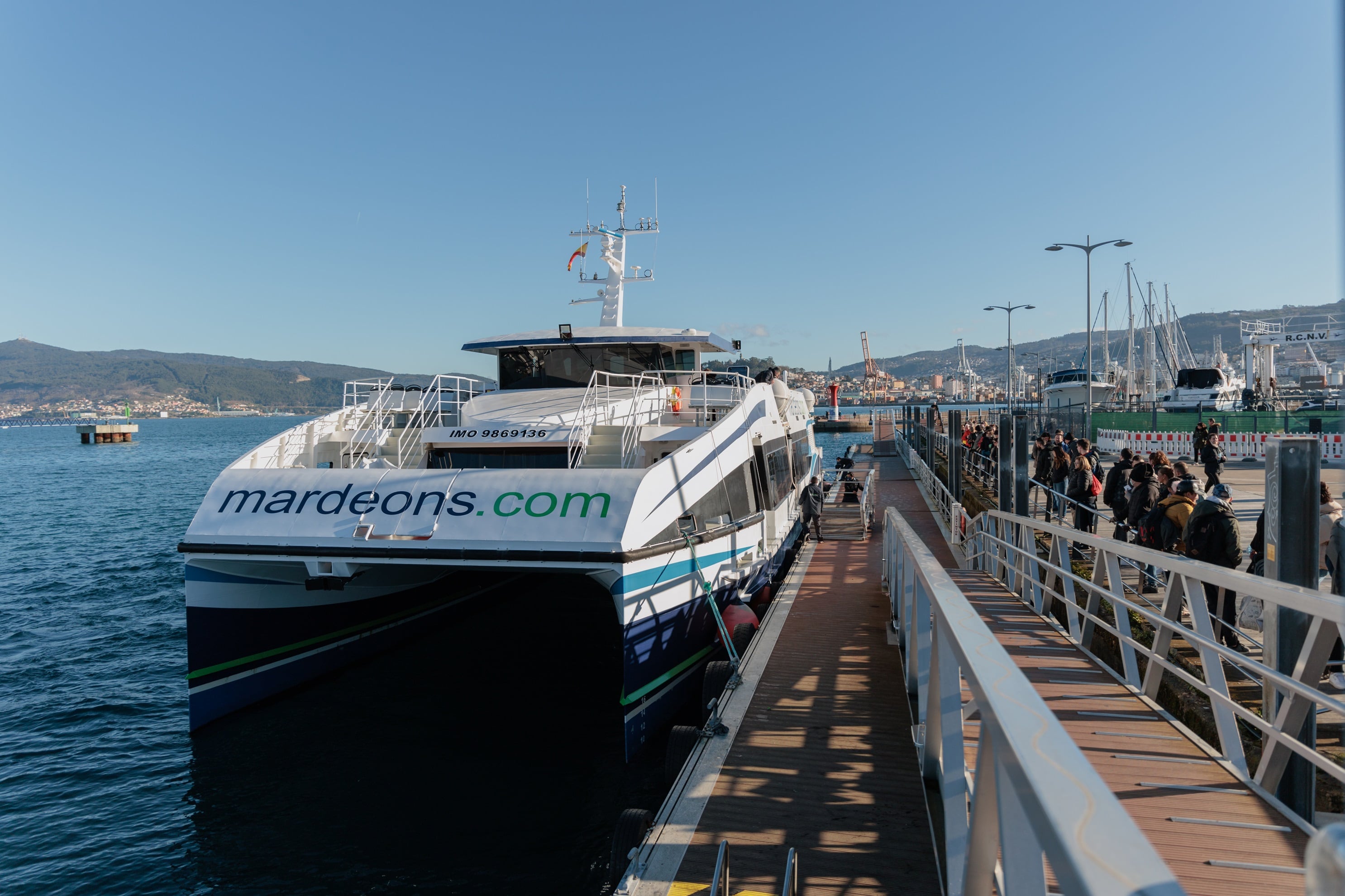 Embarque de Naviera Mar de Ons en Illas Cíes